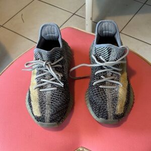 Adidas Men’s Yeezy Boost Gray and Yellow Knit Sneakers. Pre-owned Sz 7 GY7657